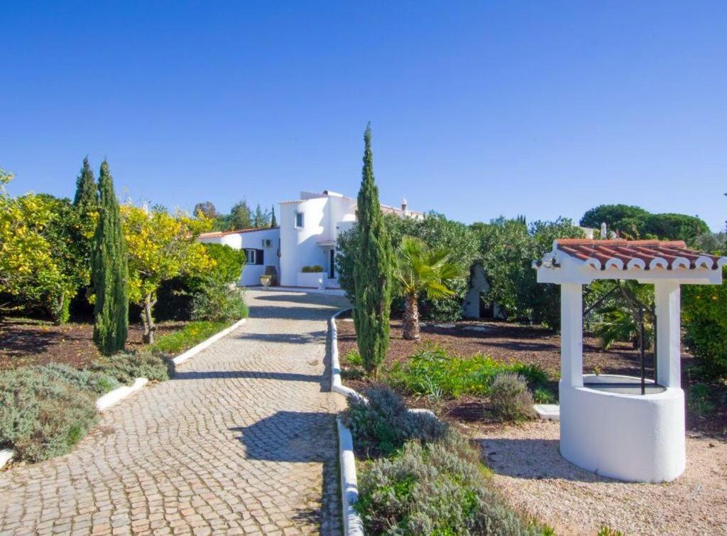 Villa Carvoeiro Tennis - Villa With Tennis Court And Private Heated Swimming Pool In Carvoeiro Exterior photo